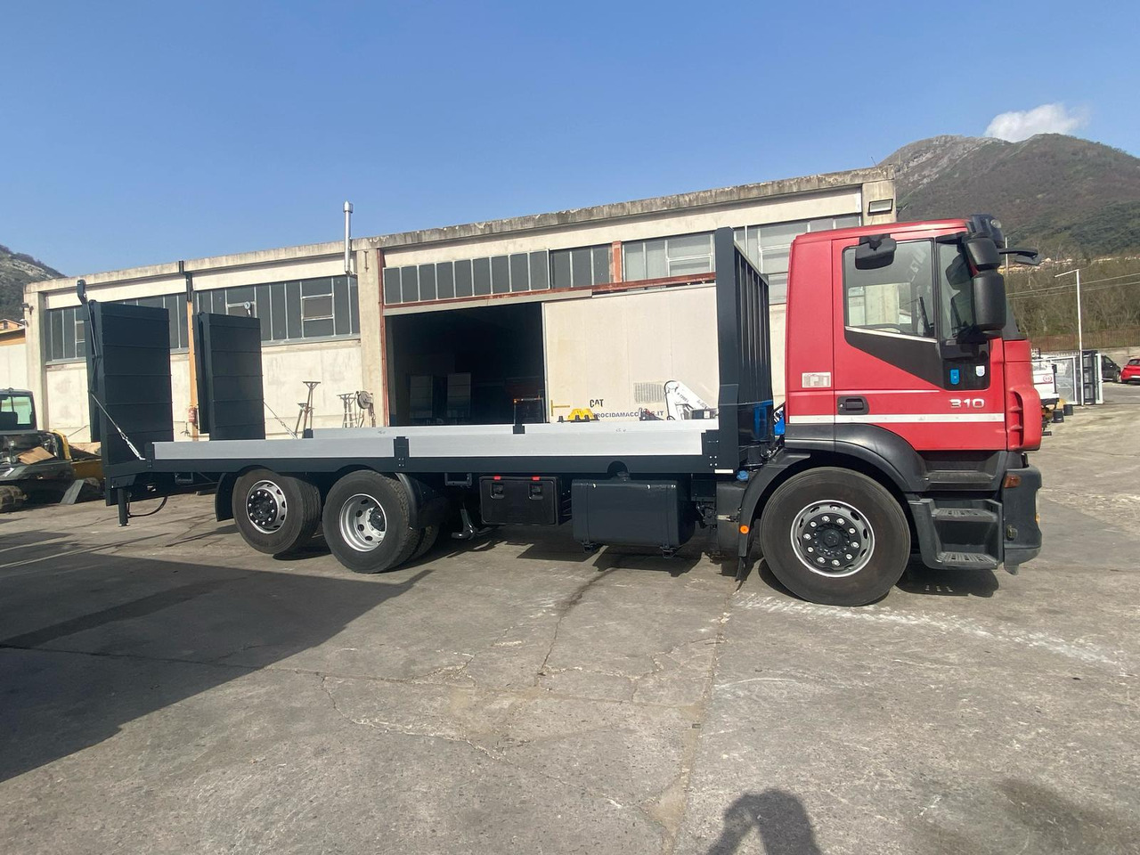 Platós teherautó IVECO STRALIS CUBE 260S31: 16 kép.