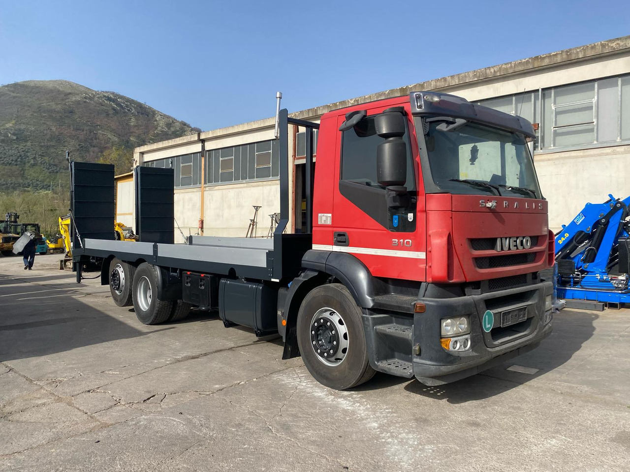 Platós teherautó IVECO STRALIS CUBE 260S31: 13 kép.