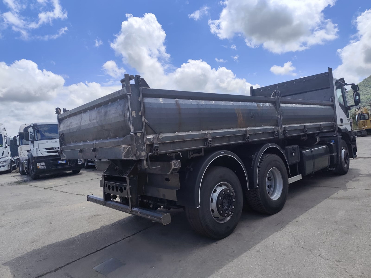 IVECO STRALIS CUBE 260S31 - Darus autó: 4 kép. IVECO STRALIS CUBE 260S31 - Darus autó: 4 kép.
