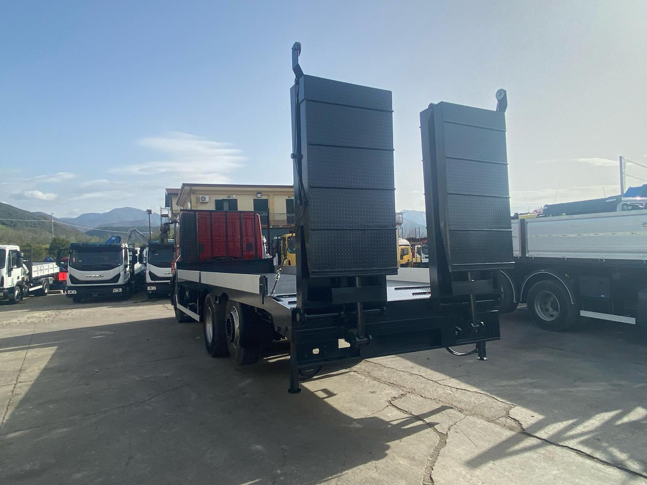 Platós teherautó IVECO STRALIS CUBE 260S31: 24 kép.