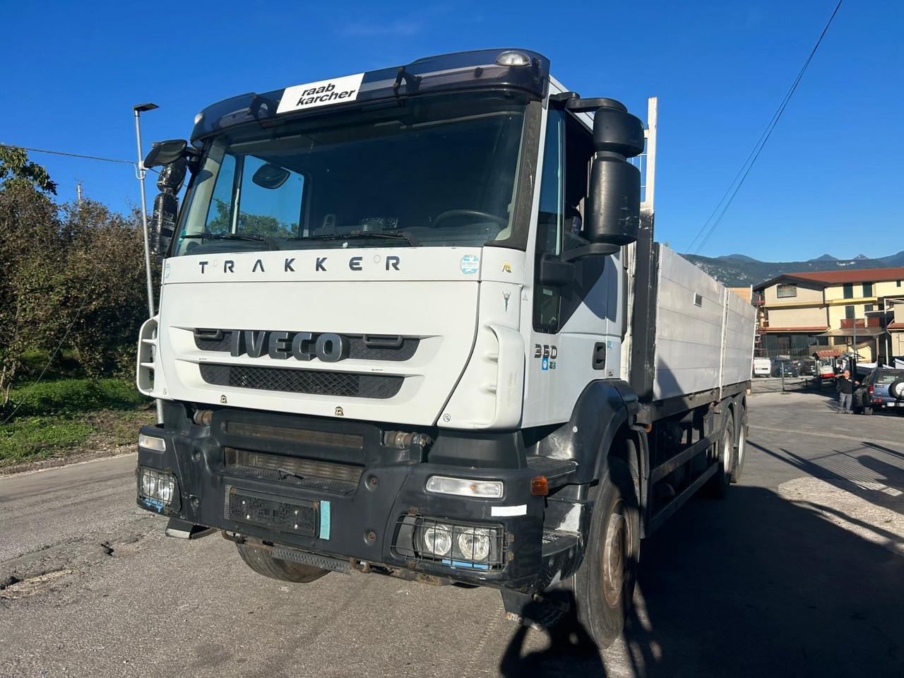 IVECO TRAKKER 260T36 - Platós teherautó: 1 kép. IVECO TRAKKER 260T36 - Platós teherautó: 1 kép.