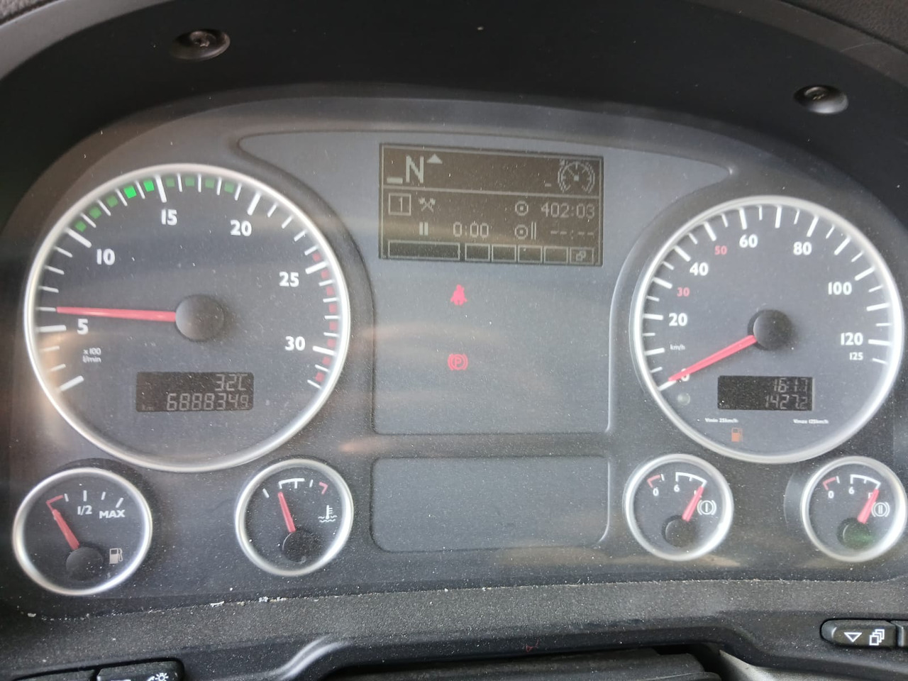 MAN TGS 18.360 - Billenőplatós teherautó: 3 kép. MAN TGS 18.360 - Billenőplatós teherautó: 3 kép.