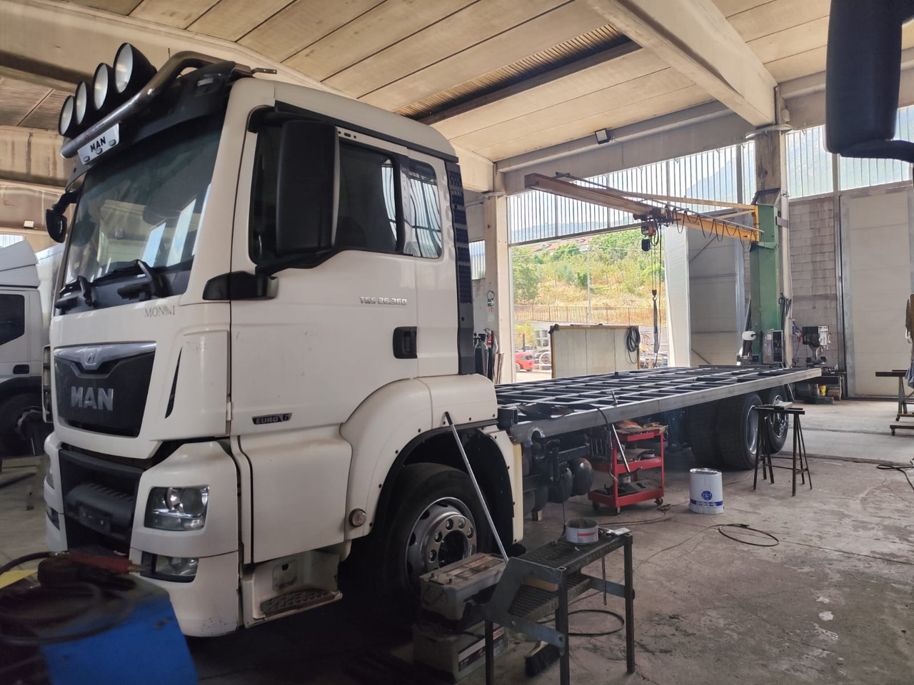 MAN TGS 26.360 - Platós teherautó: 1 kép. MAN TGS 26.360 - Platós teherautó: 1 kép.