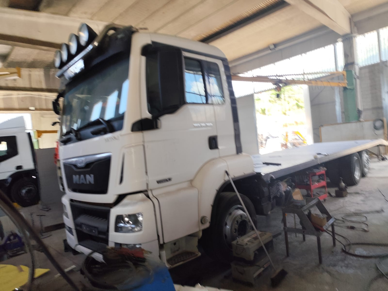 MAN TGS 26.360 - Platós teherautó: 1 kép. MAN TGS 26.360 - Platós teherautó: 1 kép.