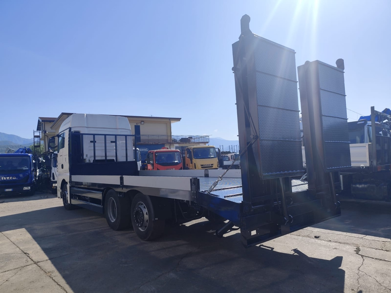 MAN TGX 26.440 - Platós teherautó: 4 kép. MAN TGX 26.440 - Platós teherautó: 4 kép.