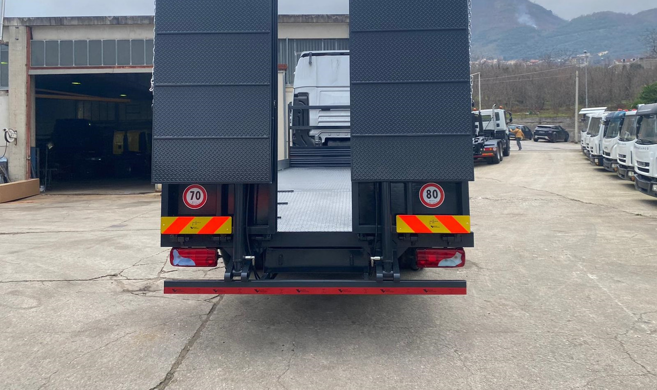 MAN TGX 26.480 - Platós teherautó: 2 kép. MAN TGX 26.480 - Platós teherautó: 2 kép.