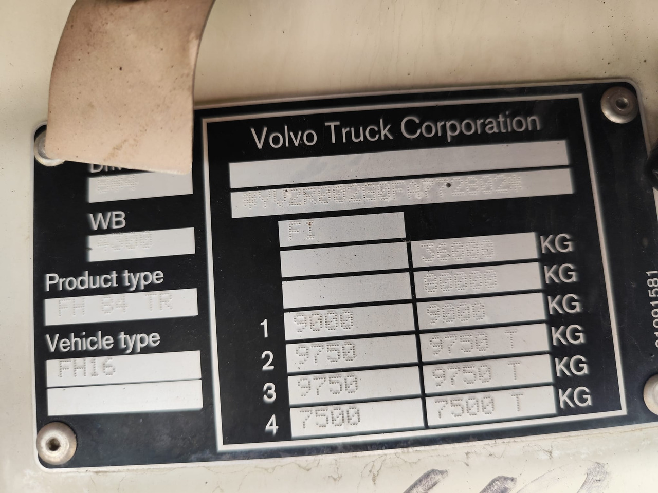 Platós teherautó VOLVO FH16.660: 8 kép. Platós teherautó VOLVO FH16.660: 8 kép.