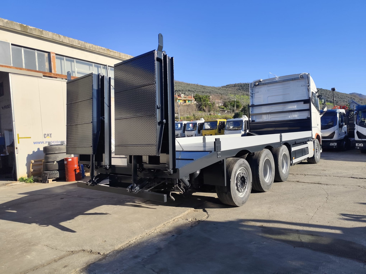 Platós teherautó VOLVO FH16.660: 20 kép. Platós teherautó VOLVO FH16.660: 20 kép.