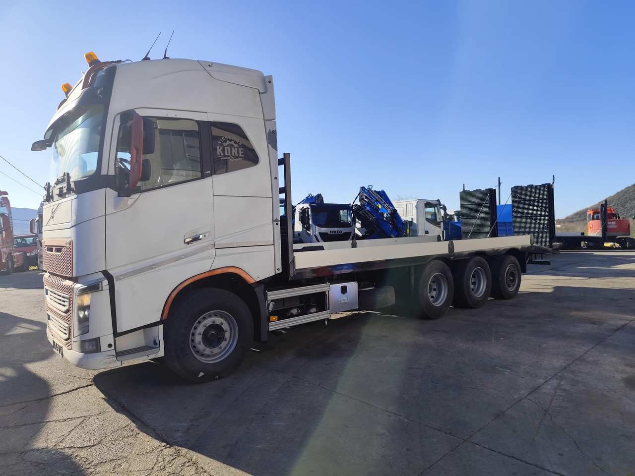 Platós teherautó VOLVO FH16.660: 15 kép. Platós teherautó VOLVO FH16.660: 15 kép.