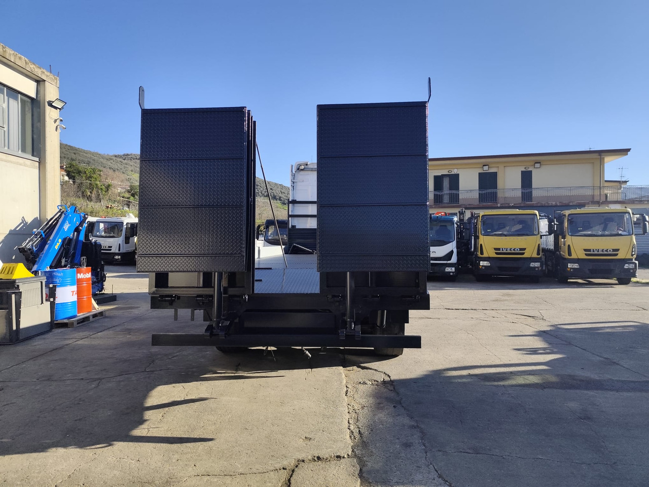 Platós teherautó VOLVO FH16.660: 27 kép. Platós teherautó VOLVO FH16.660: 27 kép.