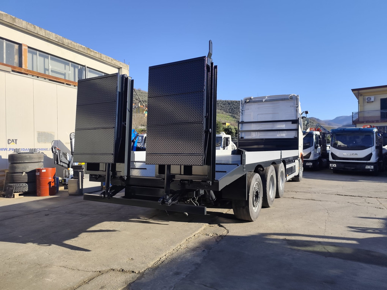 Platós teherautó VOLVO FH16.660: 26 kép. Platós teherautó VOLVO FH16.660: 26 kép.