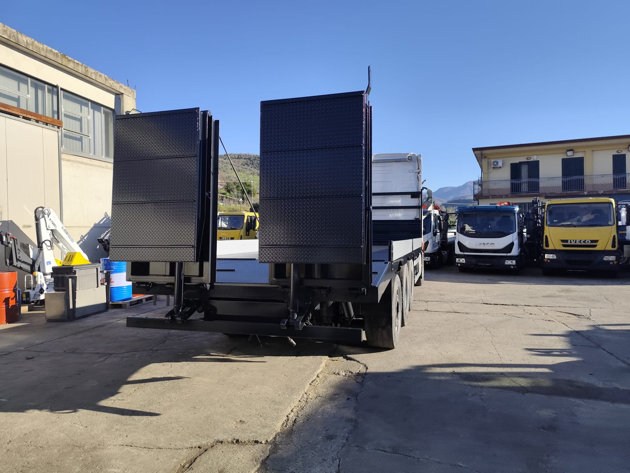 Platós teherautó VOLVO FH16.660: 25 kép. Platós teherautó VOLVO FH16.660: 25 kép.