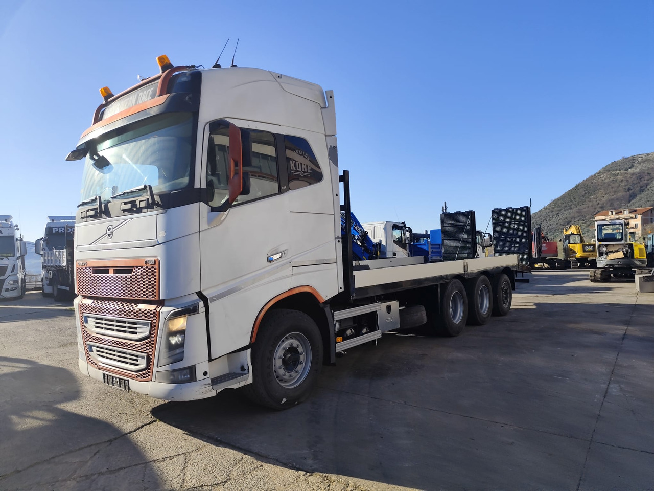Platós teherautó VOLVO FH16.660: 10 kép. Platós teherautó VOLVO FH16.660: 10 kép.