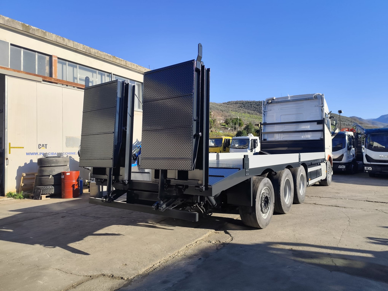 Platós teherautó VOLVO FH16.660: 23 kép. Platós teherautó VOLVO FH16.660: 23 kép.