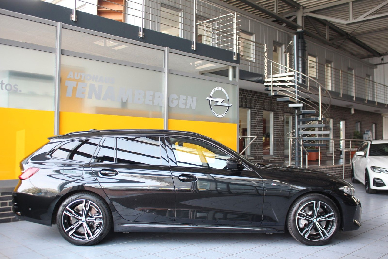 BMW 330 d Touring xDrive M Sport Panorama ACC HuD - Kombi: 3 kép. BMW 330 d Touring xDrive M Sport Panorama ACC HuD - Kombi: 3 kép.