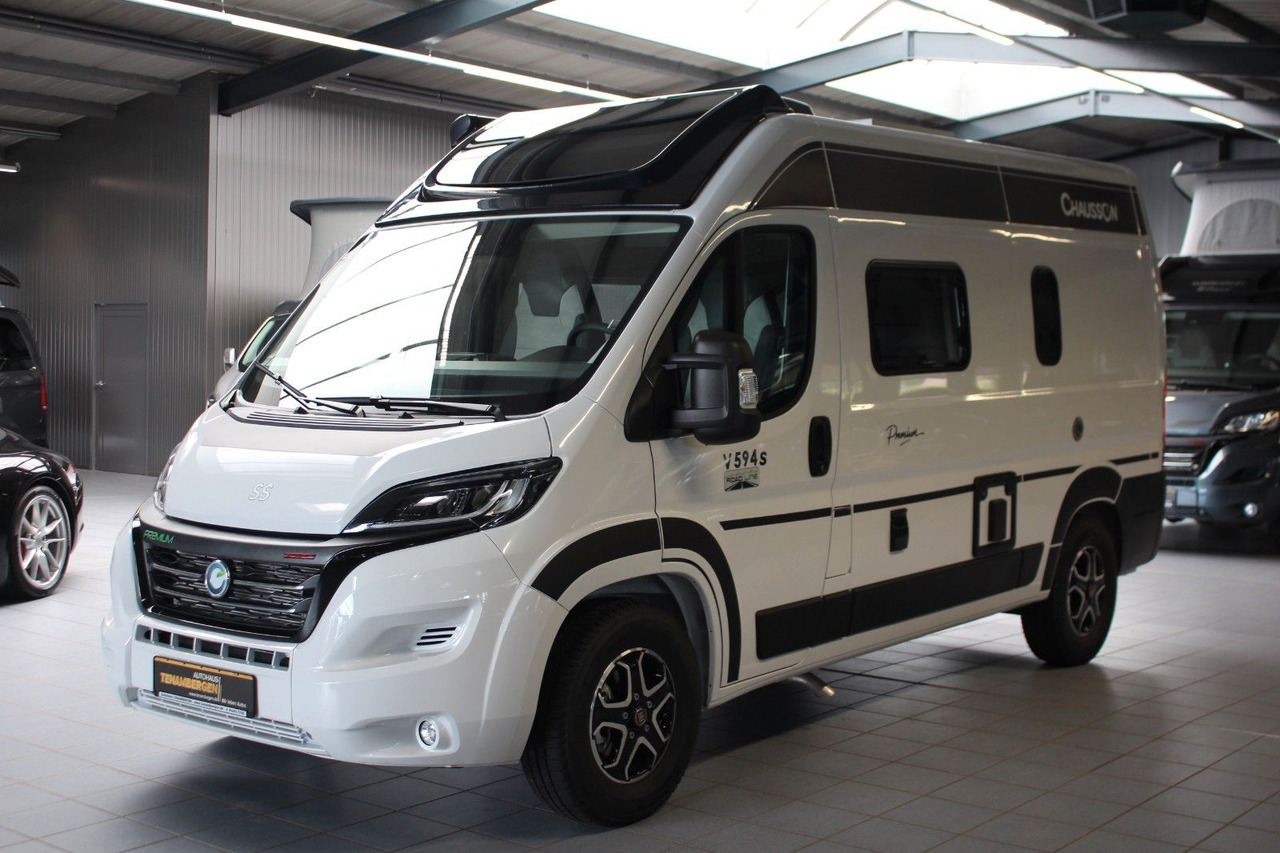 Chausson V 594/37 S 3,5T Premium Road Line VIP Keyless LE - Kempingautó: 1 kép. Chausson V 594/37 S 3,5T Premium Road Line VIP Keyless LE - Kempingautó: 1 kép.