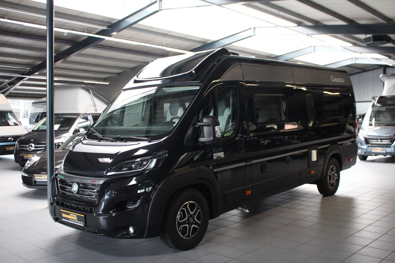 Chausson V 690/10 AT-9 Premium Road Hubbett Rampe Solar - Kempingautó: 2 kép. Chausson V 690/10 AT-9 Premium Road Hubbett Rampe Solar - Kempingautó: 2 kép.