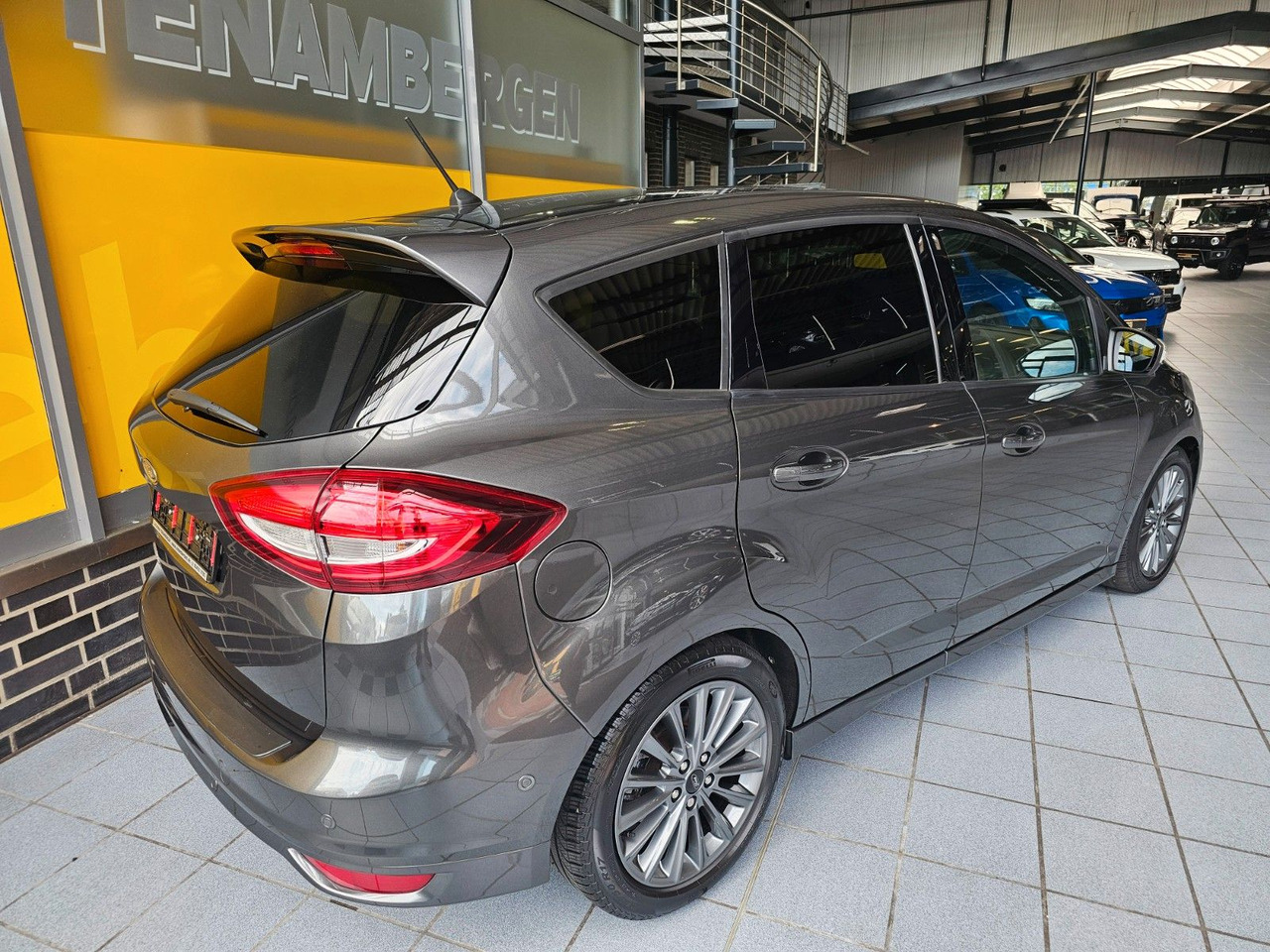 Ford C-MAX 1.5 Sport Automatik Bi-Xenon Navi Standhzg - Kisbusz: 3 kép. Ford C-MAX 1.5 Sport Automatik Bi-Xenon Navi Standhzg - Kisbusz: 3 kép.
