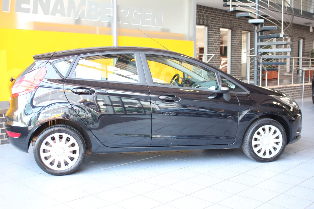 Ford Fiesta Trend Klima + Frontscheibenheizung 5Türer - Autó: 3 kép. Ford Fiesta Trend Klima + Frontscheibenheizung 5Türer - Autó: 3 kép.