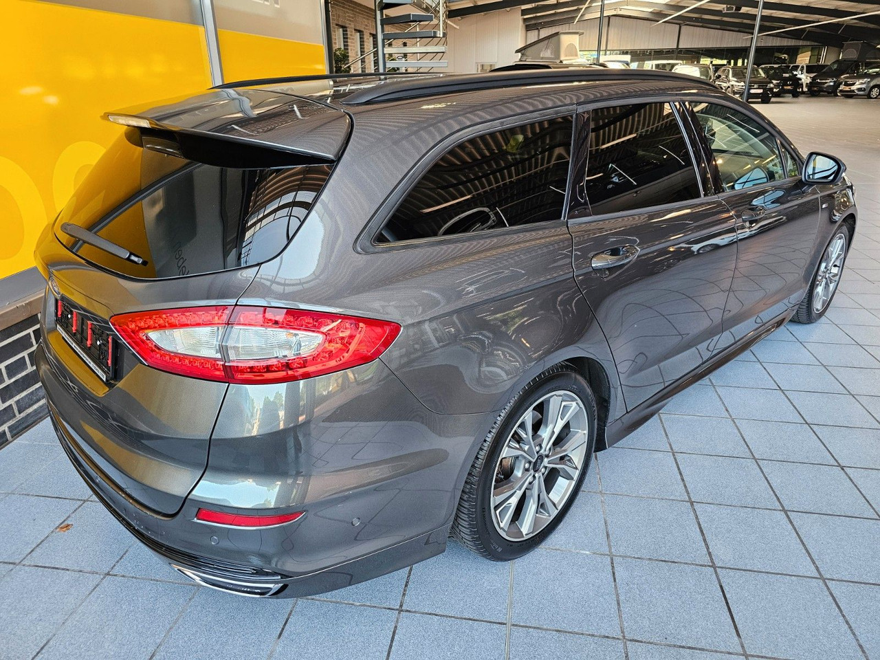 Ford Mondeo Turnier ST-Line LED Scheinwerfer - Autó: 5 kép. Ford Mondeo Turnier ST-Line LED Scheinwerfer - Autó: 5 kép.