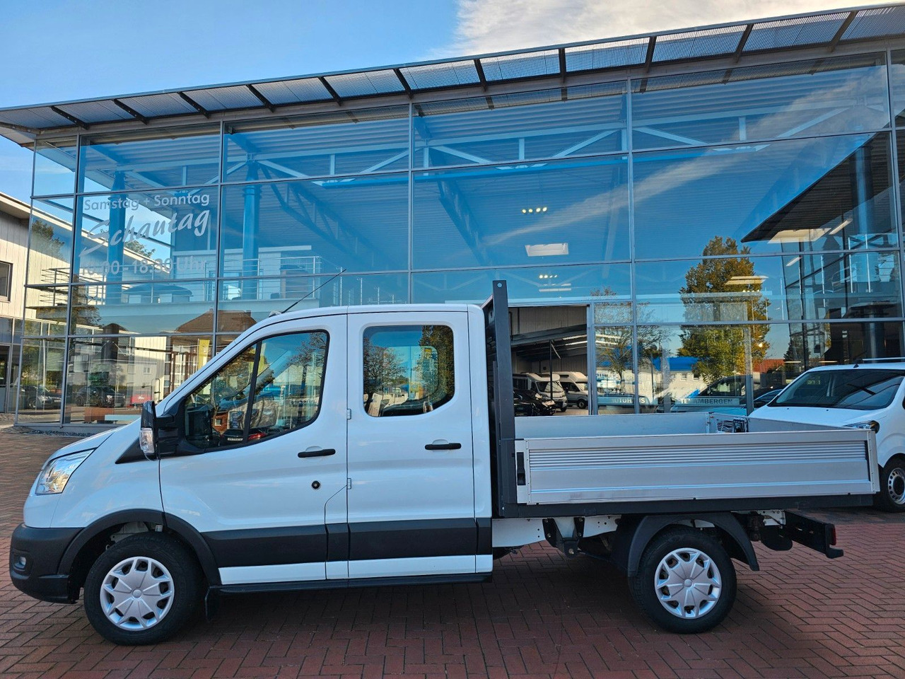 Ford Transit Pritsche 310 DoKa AHK Klima 7 Sitzer - Platós kisteherautó, Duplakabinos kisteherautó: 2 kép. Ford Transit Pritsche 310 DoKa AHK Klima 7 Sitzer - Platós kisteherautó, Duplakabinos kisteherautó: 2 kép.