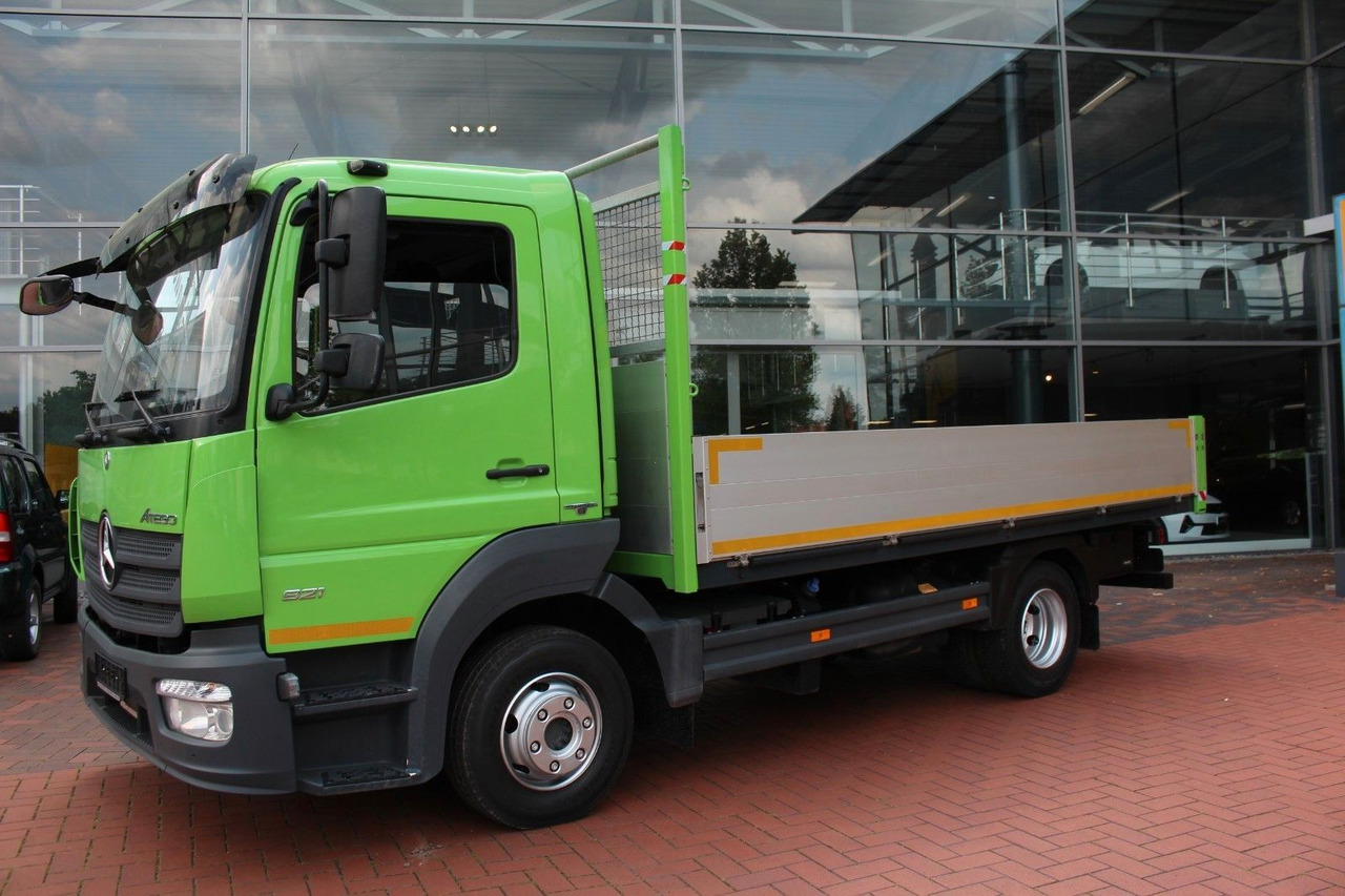 Mercedes-Benz Atego Pritsche 921 - Platós kisteherautó: 1 kép. Mercedes-Benz Atego Pritsche 921 - Platós kisteherautó: 1 kép.