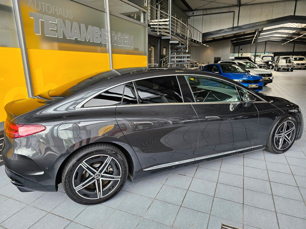 Mercedes-Benz EQE 350 AMG Edition ACC Memory eHeckkl. - Autó: 3 kép. Mercedes-Benz EQE 350 AMG Edition ACC Memory eHeckkl. - Autó: 3 kép.