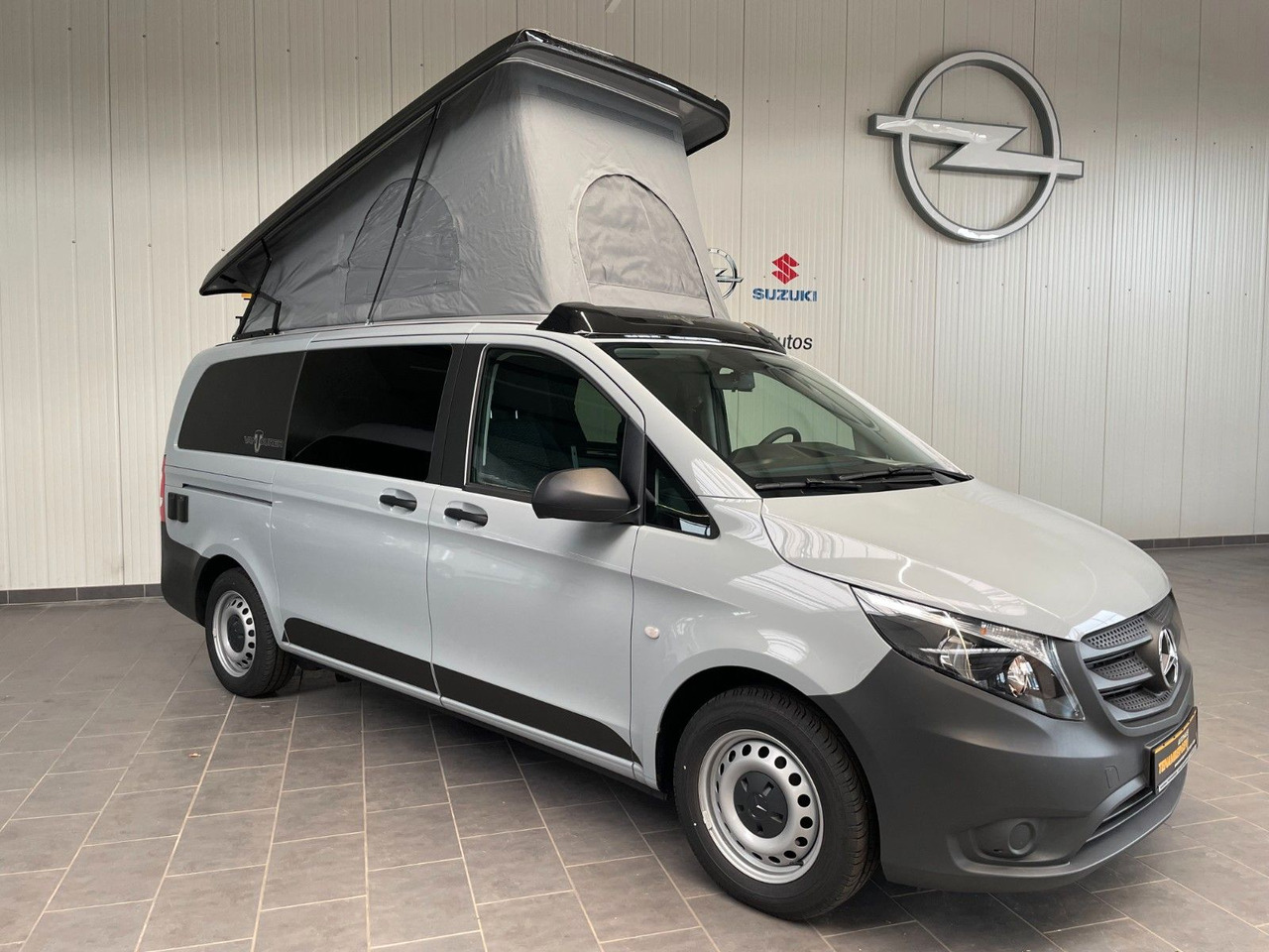 Mercedes-Benz Vito VanTourer Urban "Comfort" Camper Küche AHK - Kempingautó: 1 kép. Mercedes-Benz Vito VanTourer Urban "Comfort" Camper Küche AHK - Kempingautó: 1 kép.