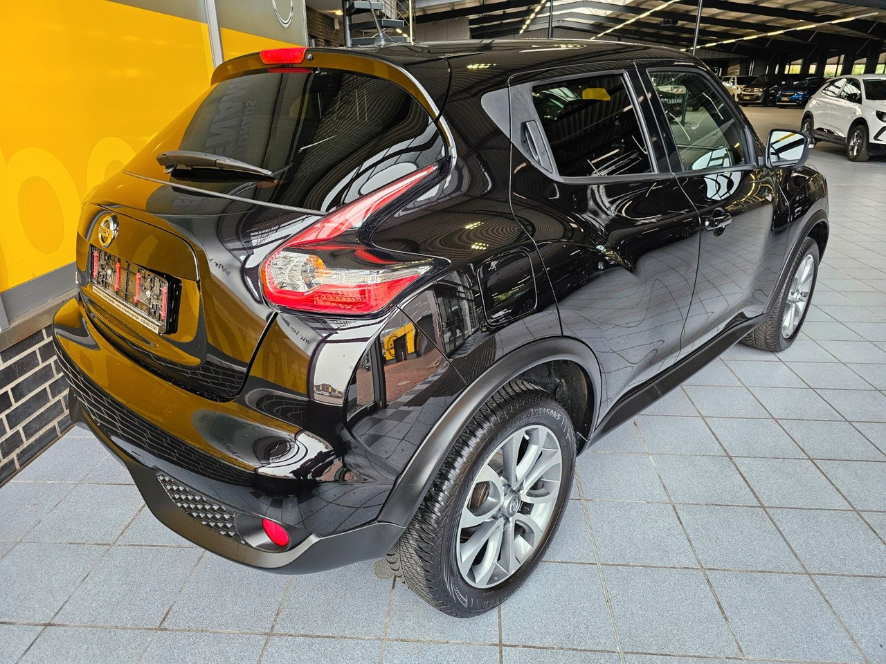 Nissan Juke 1.2 DIG-T 360 / Navi / Ganzjahresreifen - Terepjáró/ SUV: 4 kép. Nissan Juke 1.2 DIG-T 360 / Navi / Ganzjahresreifen - Terepjáró/ SUV: 4 kép.