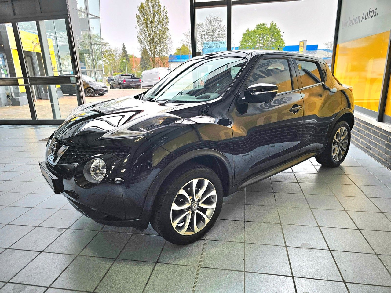 Nissan Juke 1.2 DIG-T 360 / Navi / Ganzjahresreifen - Terepjáró/ SUV: 5 kép. Nissan Juke 1.2 DIG-T 360 / Navi / Ganzjahresreifen - Terepjáró/ SUV: 5 kép.