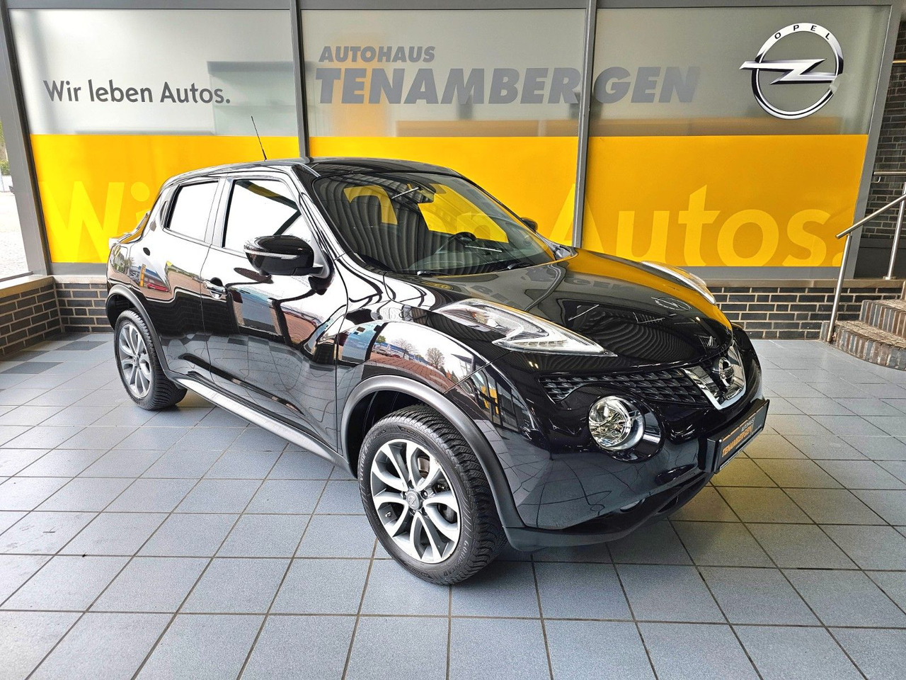 Nissan Juke 1.2 DIG-T 360 / Navi / Ganzjahresreifen - Terepjáró/ SUV: 1 kép. Nissan Juke 1.2 DIG-T 360 / Navi / Ganzjahresreifen - Terepjáró/ SUV: 1 kép.