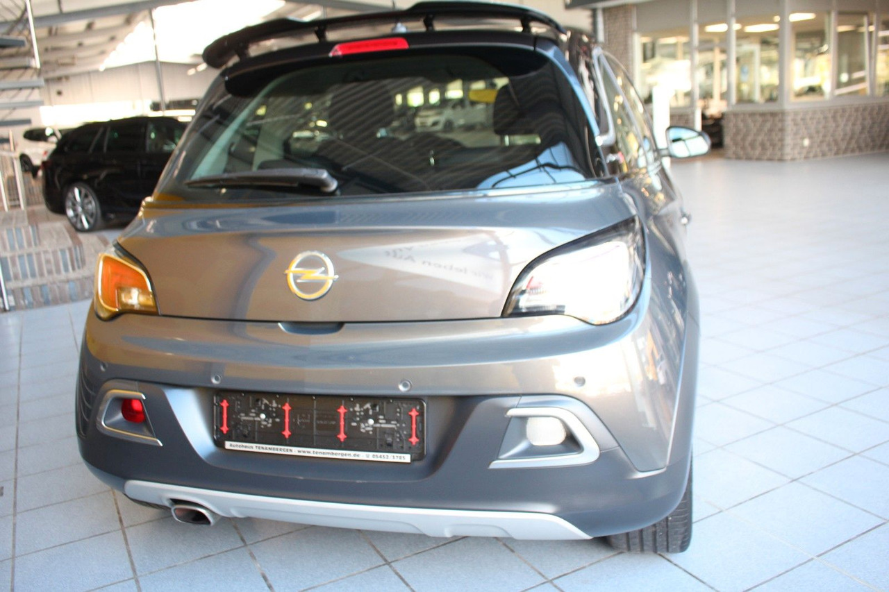 Opel Adam Rocks S Unlimited IntelliLink PDC 18" - Szedán: 4 kép. Opel Adam Rocks S Unlimited IntelliLink PDC 18" - Szedán: 4 kép.