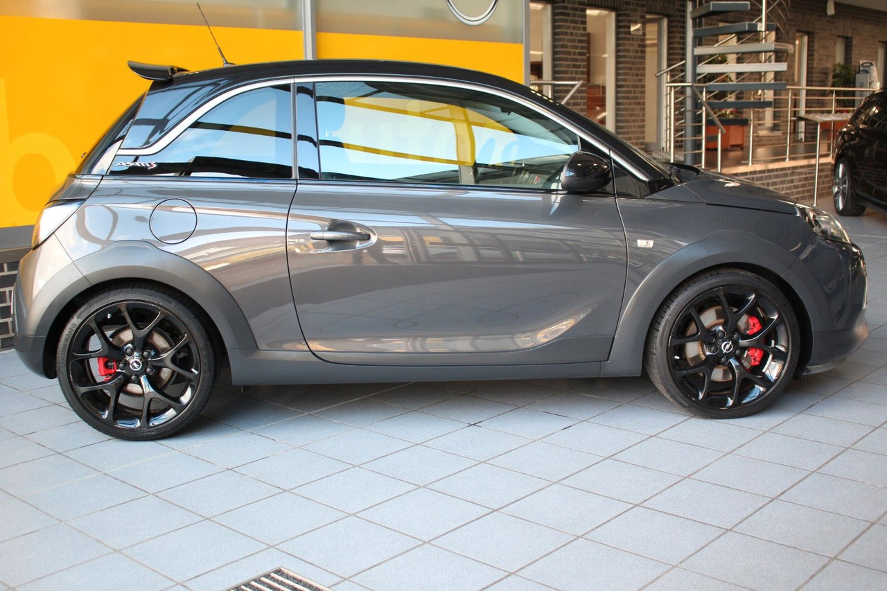 Opel Adam Rocks S Unlimited IntelliLink PDC 18" - Szedán: 3 kép. Opel Adam Rocks S Unlimited IntelliLink PDC 18" - Szedán: 3 kép.