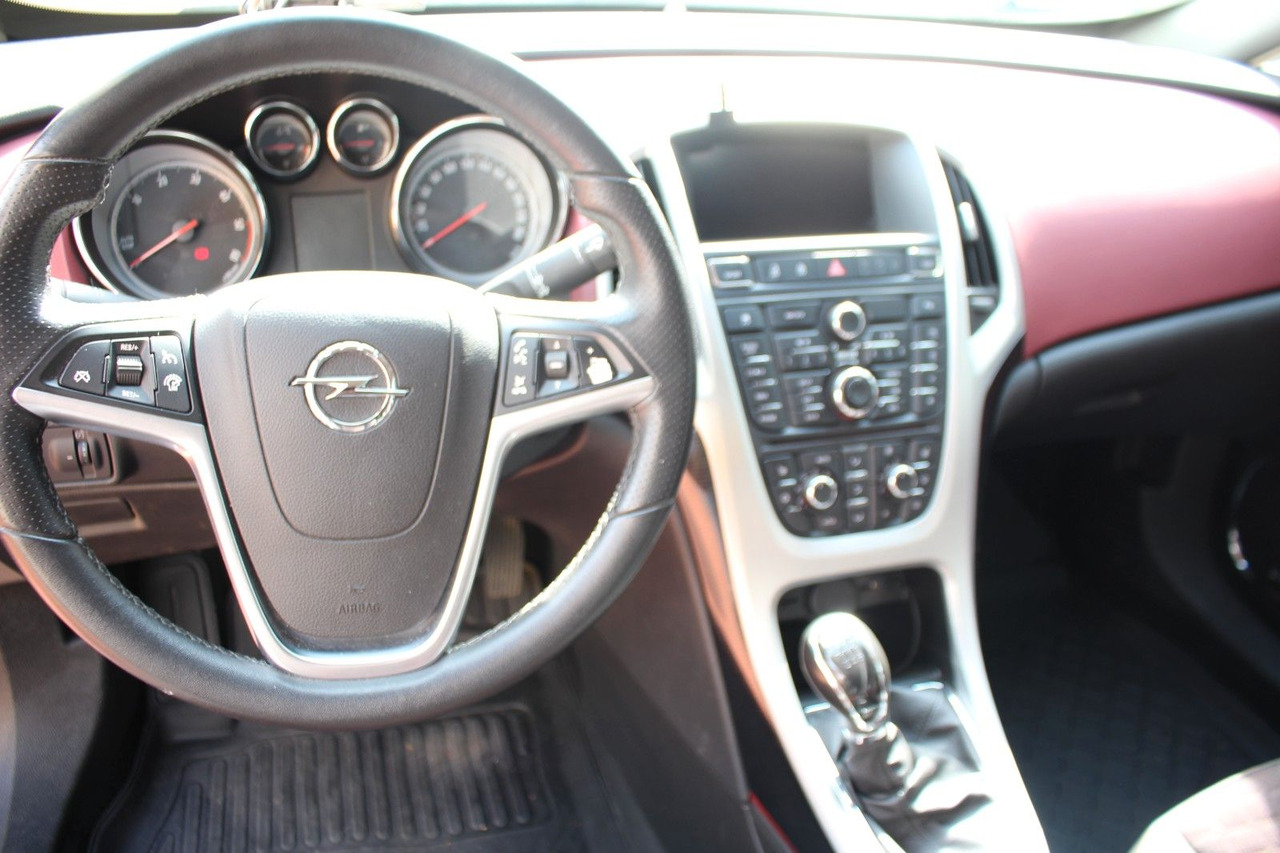 Hatchback Opel Astra J GTC Innovation: 9 kép.