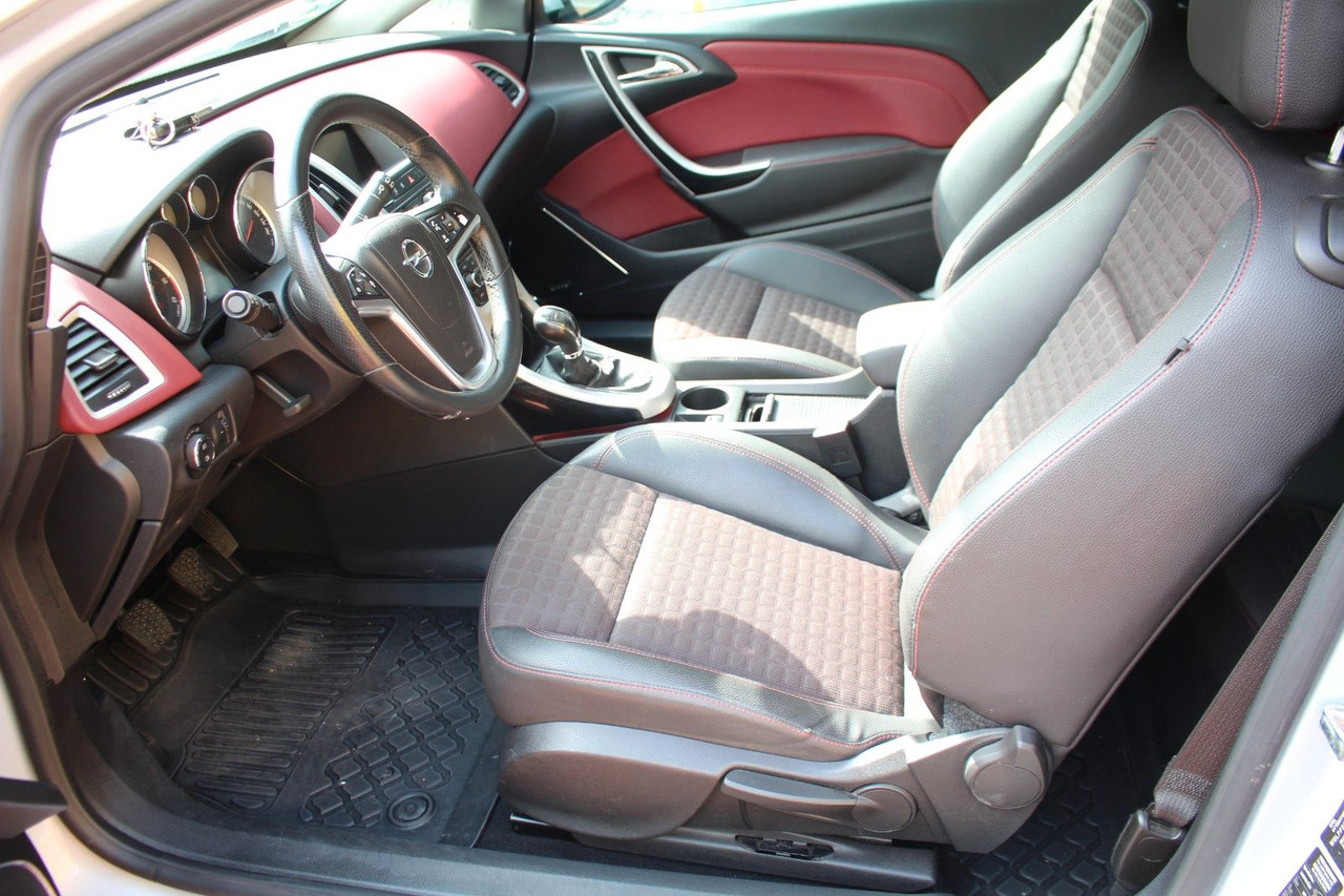 Hatchback Opel Astra J GTC Innovation: 7 kép.