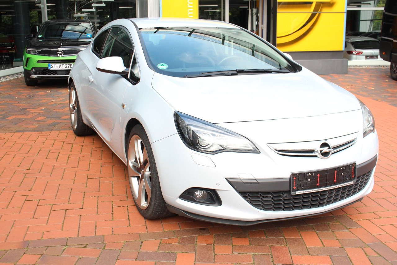 Opel Astra J GTC Innovation - Autó: 4 kép. Opel Astra J GTC Innovation - Autó: 4 kép.