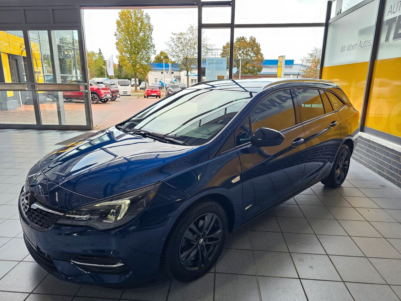 Opel Astra K ST AUTOMATIK SHZ Einparkassistent Kamera - Kombi: 2 kép. Opel Astra K ST AUTOMATIK SHZ Einparkassistent Kamera - Kombi: 2 kép.