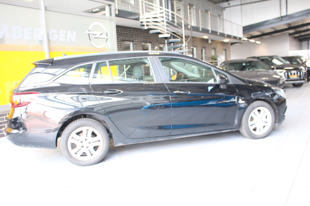 Opel Astra K Sports Tourer Edition AHK Navi - Kombi: 3 kép. Opel Astra K Sports Tourer Edition AHK Navi - Kombi: 3 kép.