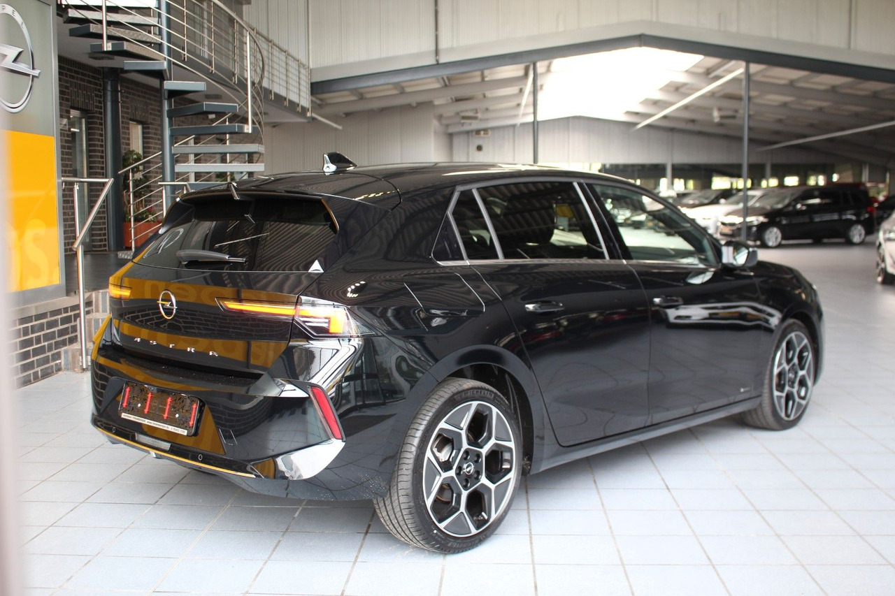 Opel Astra L 5-trg. Ultimate Schiebedach Alcantara - Szedán: 5 kép. Opel Astra L 5-trg. Ultimate Schiebedach Alcantara - Szedán: 5 kép.