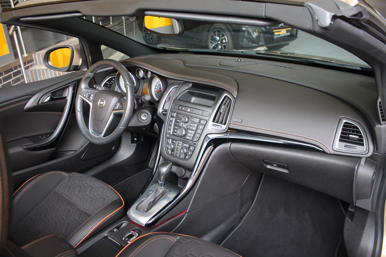 Opel Cascada Innovation AT Sitz- & Lenkradhzg BiXenon - Autó: 5 kép. Opel Cascada Innovation AT Sitz- & Lenkradhzg BiXenon - Autó: 5 kép.