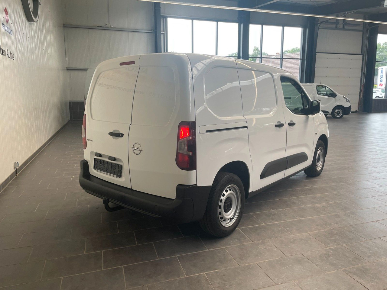 Opel Combo Cargo 3-Sitzer Klima Bluetooth PDC AHK - Kis furgon: 3 kép. Opel Combo Cargo 3-Sitzer Klima Bluetooth PDC AHK - Kis furgon: 3 kép.