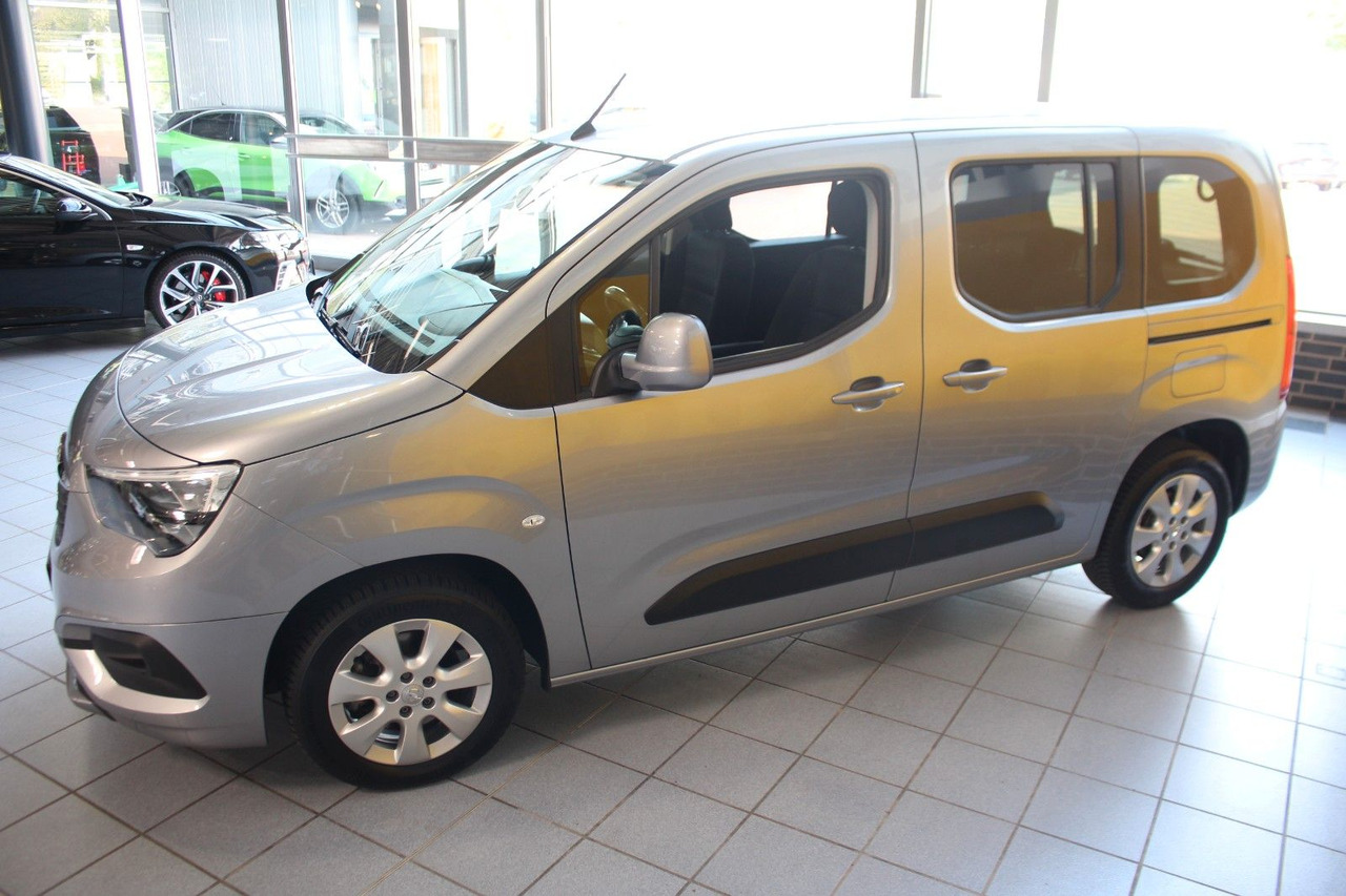 Opel Combo Life E Elegance 180°Kamera Allwetter DAB - Kisbusz: 5 kép. Opel Combo Life E Elegance 180°Kamera Allwetter DAB - Kisbusz: 5 kép.