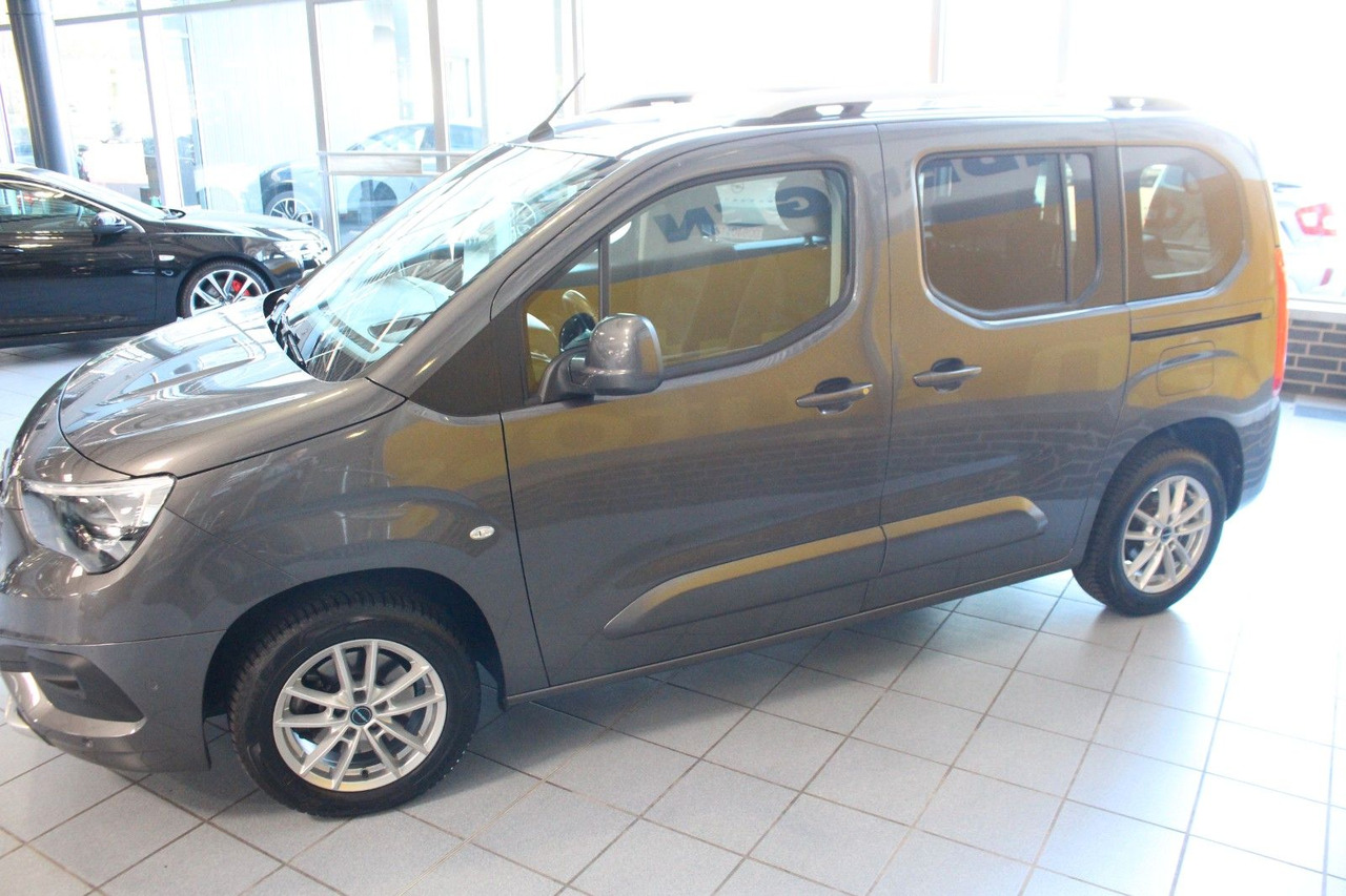 Opel Combo Life E Innovation AT-8 Navi Kamera HuD AHK - Kisbusz: 5 kép. Opel Combo Life E Innovation AT-8 Navi Kamera HuD AHK - Kisbusz: 5 kép.