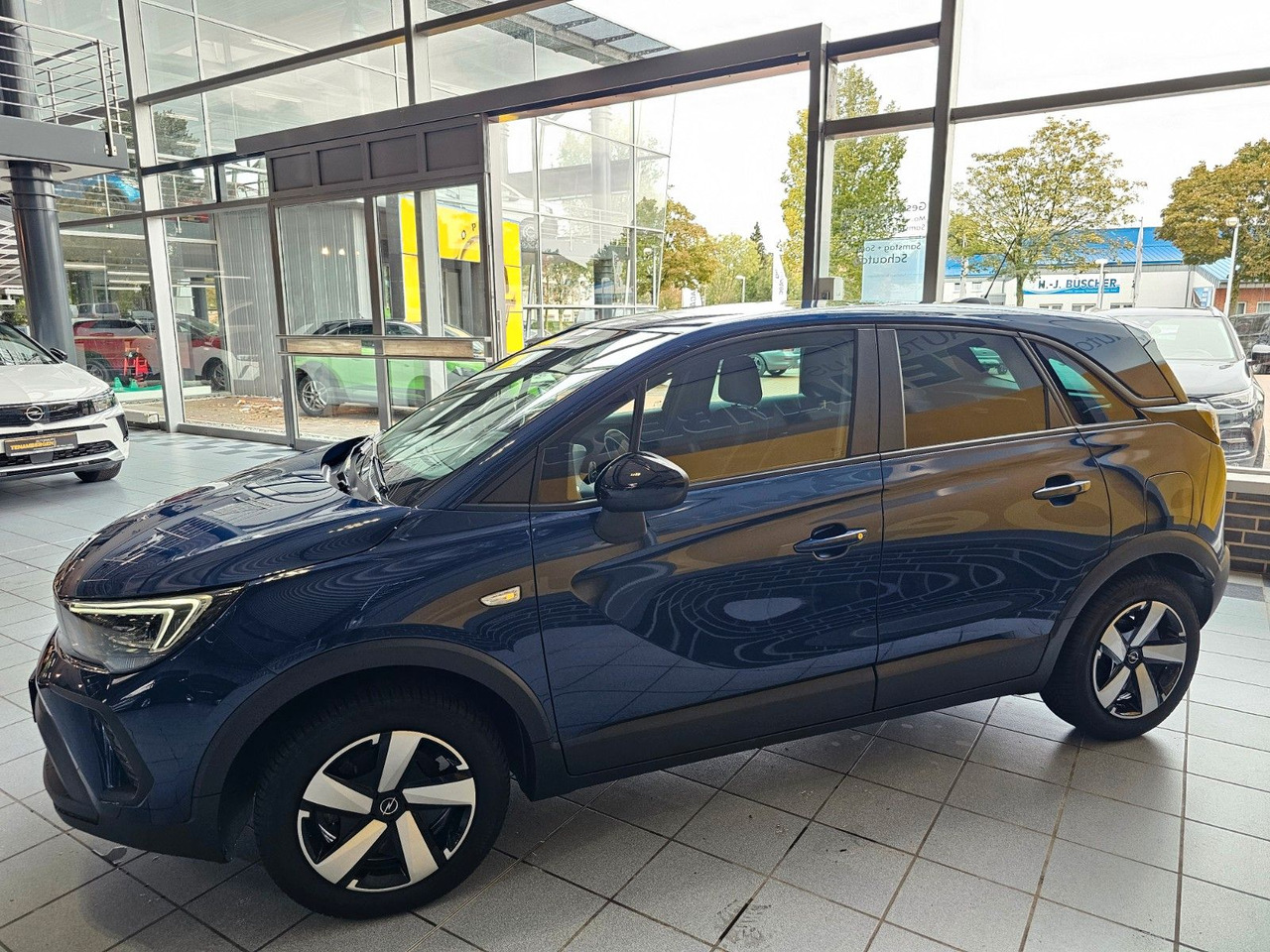 Opel Crossland Navi SHZ LHzg PDC Kamera - Kisbusz: 4 kép. Opel Crossland Navi SHZ LHzg PDC Kamera - Kisbusz: 4 kép.