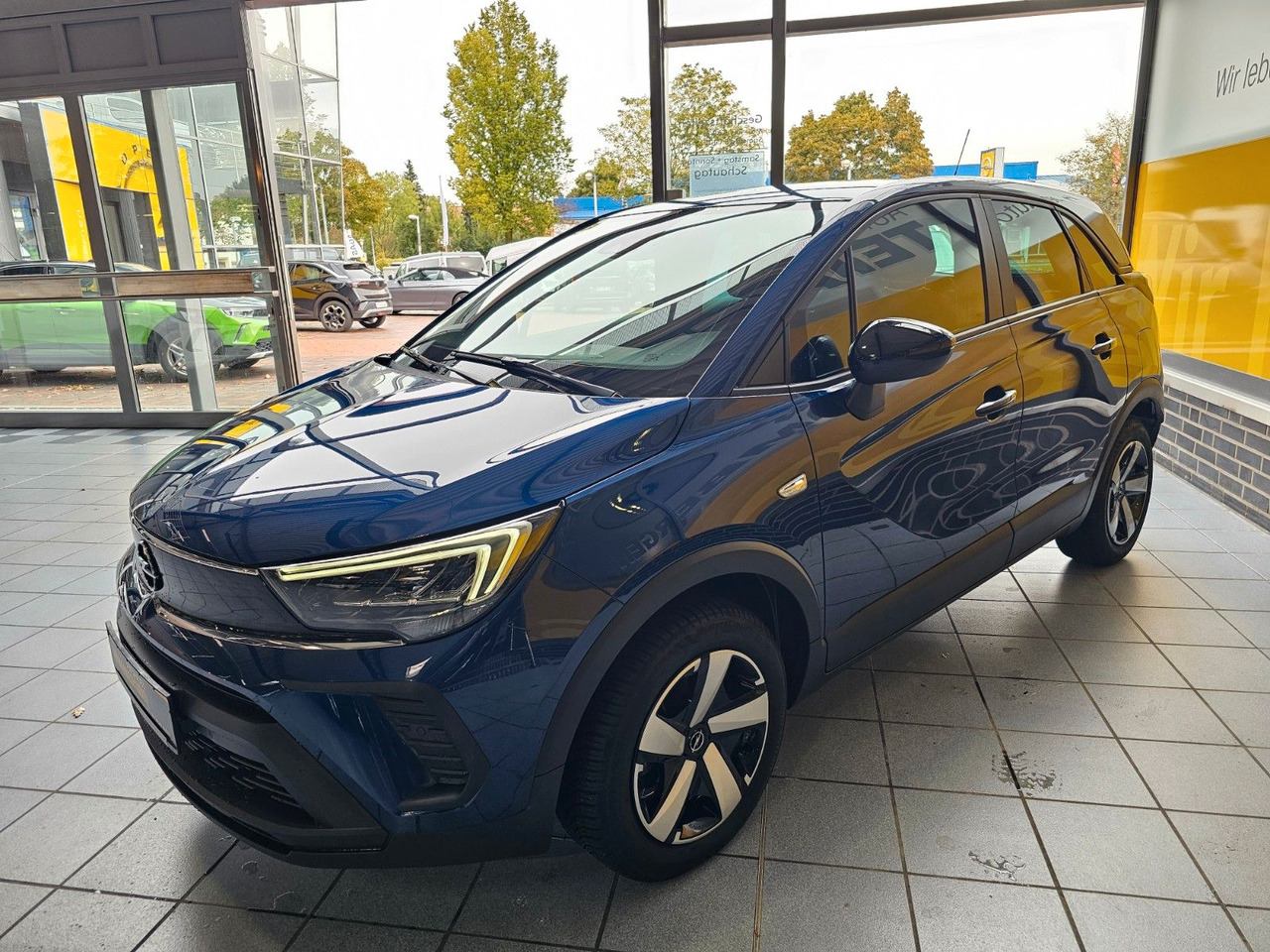 Opel Crossland Navi SHZ LHzg PDC Kamera - Kisbusz: 5 kép. Opel Crossland Navi SHZ LHzg PDC Kamera - Kisbusz: 5 kép.