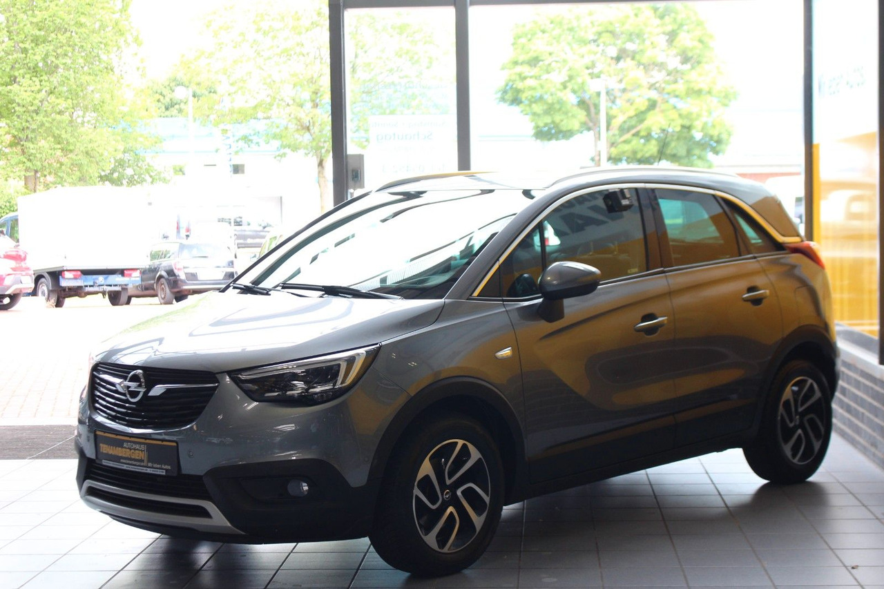 Opel Crossland (X) 1,2 Ultimate Pano Navi Kamera LED - Szedán: 4 kép. Opel Crossland (X) 1,2 Ultimate Pano Navi Kamera LED - Szedán: 4 kép.