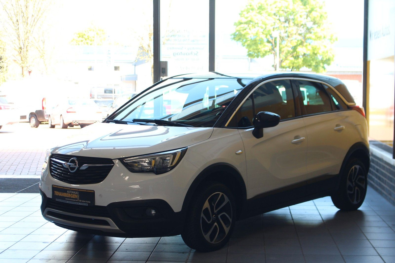 Opel Crossland (X) Innovation AT-6 Sitz- & Lenkradhzg - Terepjáró/ SUV: 4 kép. Opel Crossland (X) Innovation AT-6 Sitz- & Lenkradhzg - Terepjáró/ SUV: 4 kép.