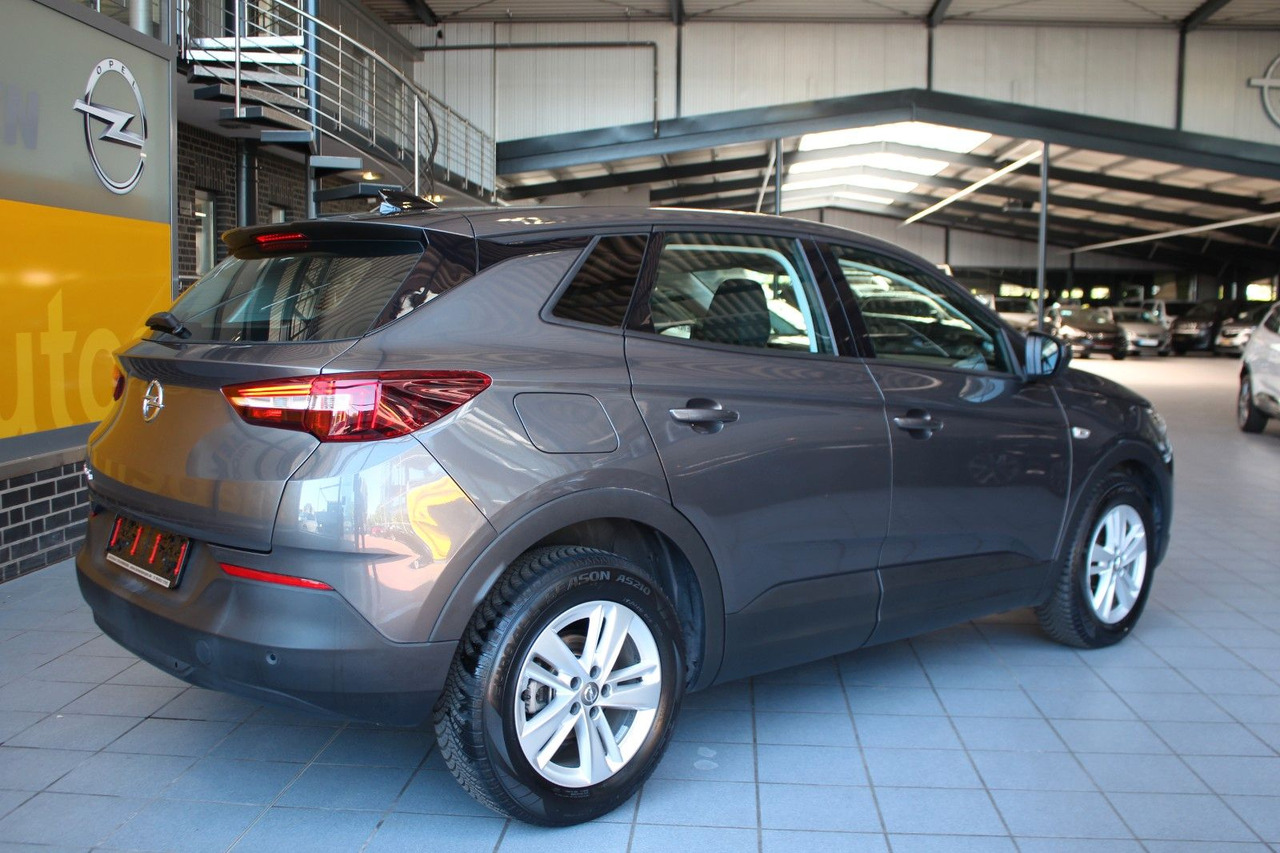 Opel Grandland Edition 1.2 Automatik Navi PDC v+h LED - Terepjáró/ SUV: 5 kép. Opel Grandland Edition 1.2 Automatik Navi PDC v+h LED - Terepjáró/ SUV: 5 kép.
