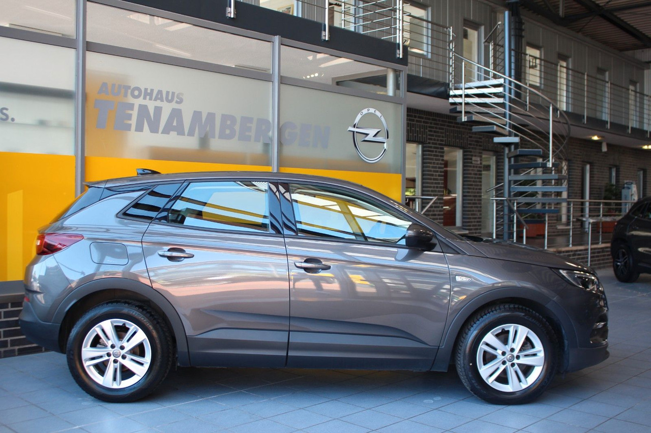 Opel Grandland Edition 1.2 Automatik Navi PDC v+h LED - Terepjáró/ SUV: 3 kép. Opel Grandland Edition 1.2 Automatik Navi PDC v+h LED - Terepjáró/ SUV: 3 kép.