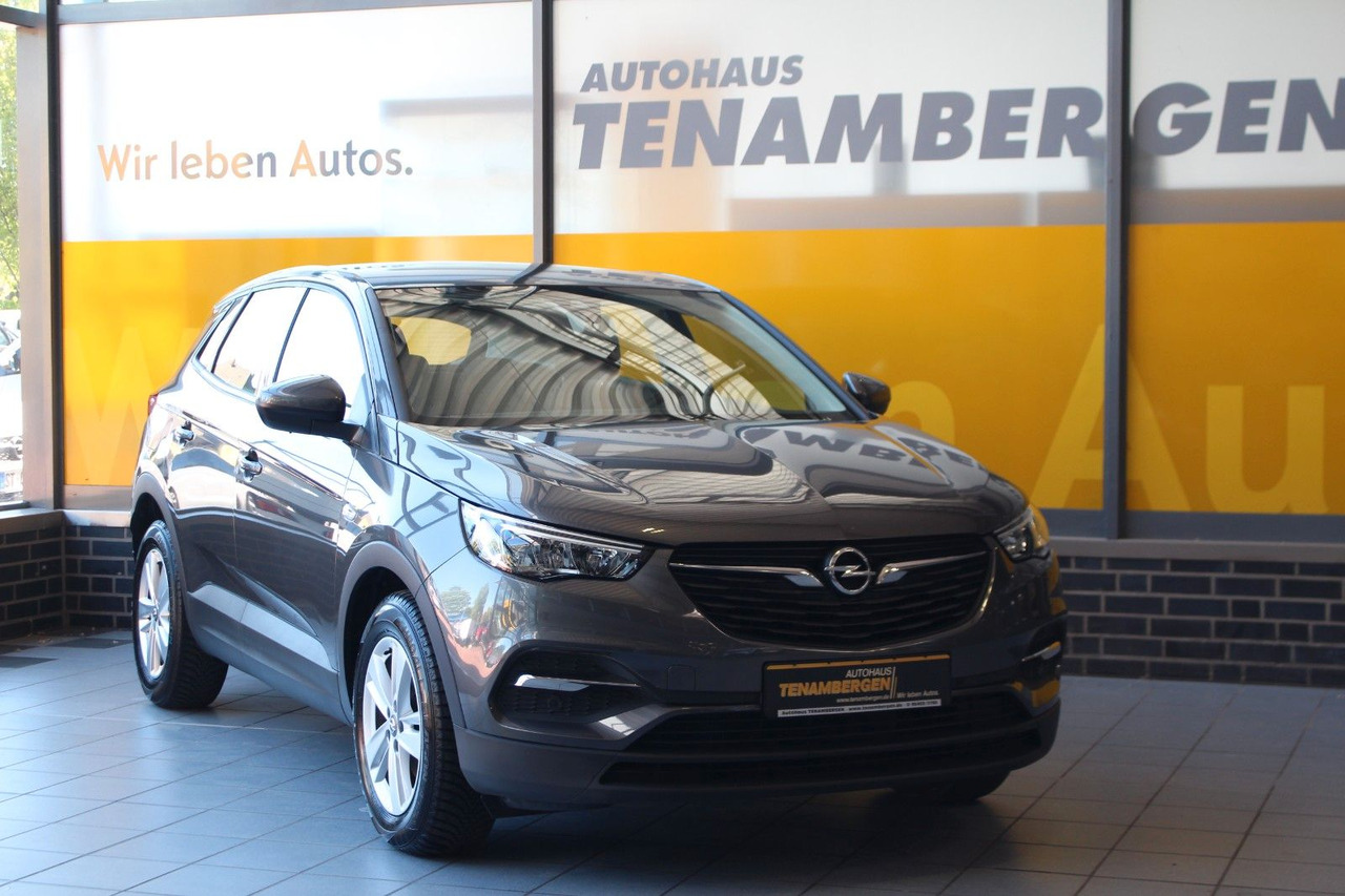 Opel Grandland Edition 1.2 Automatik Navi PDC v+h LED - Terepjáró/ SUV: 2 kép. Opel Grandland Edition 1.2 Automatik Navi PDC v+h LED - Terepjáró/ SUV: 2 kép.